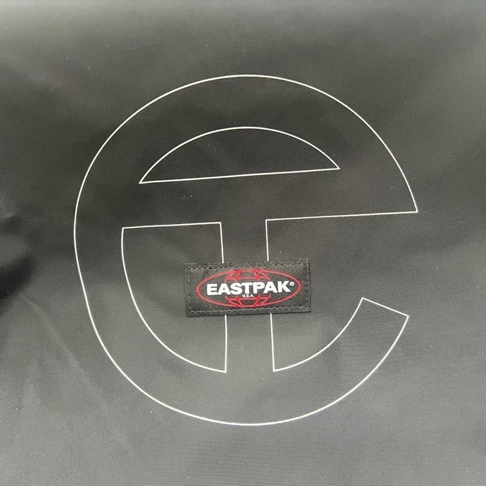 spring break sale *** Medium red Telfar x Eastpak backpack  display picture 3